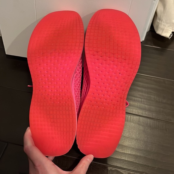 Women’s NOBULL Mesh bright pink shoes - Picture 8 of 11